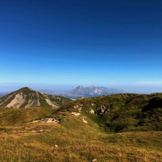 I Monti Sibillini Sullo Sfondo