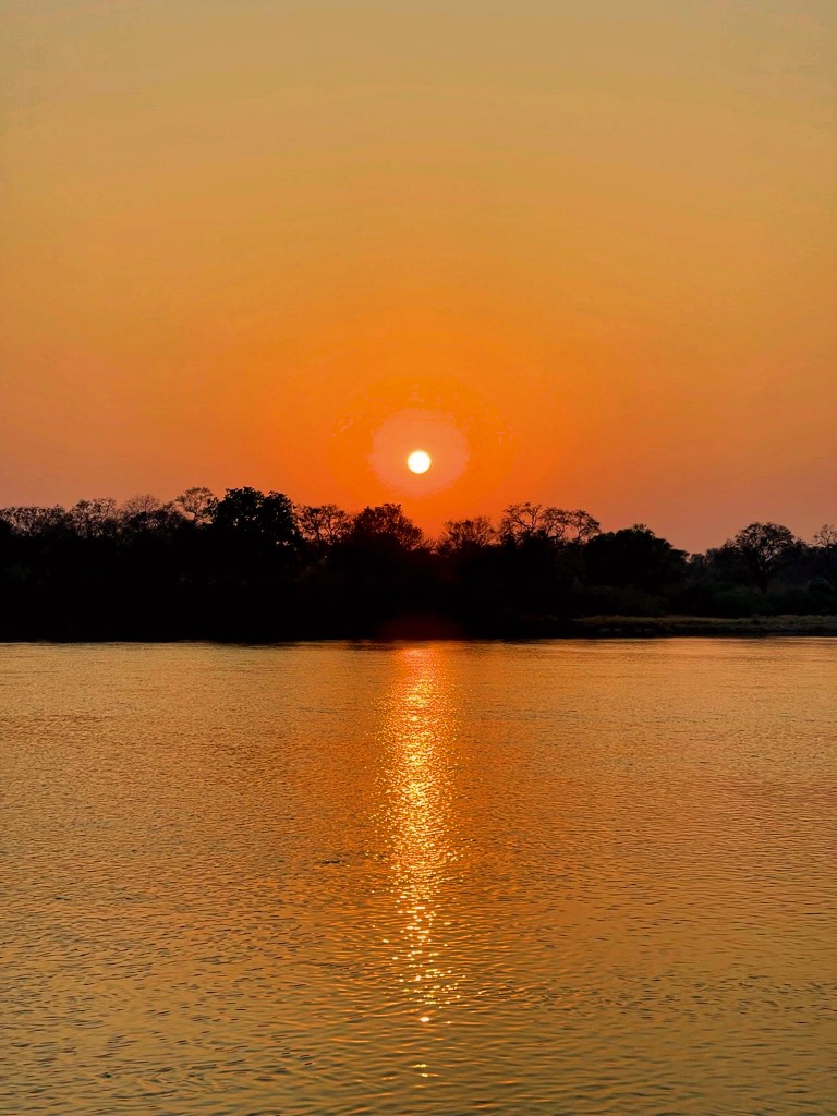 Alba sul Fiume Okavango